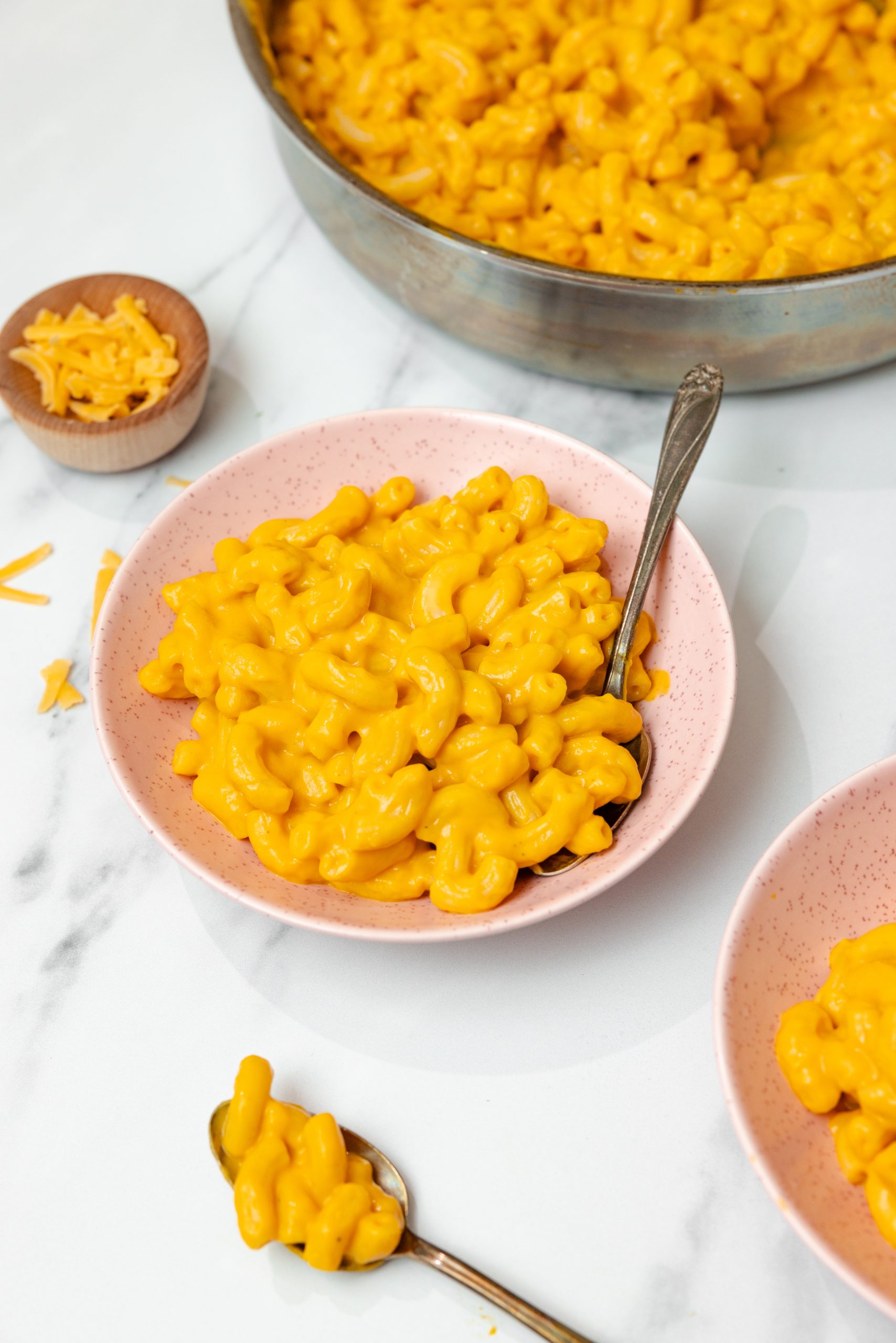 Nutritious and delicious Mac and cheese in pink bowl.